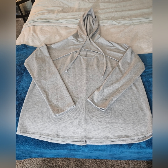 NWOT White Birch 1X Hooded Sweater with cut out - Picture 2 of 11